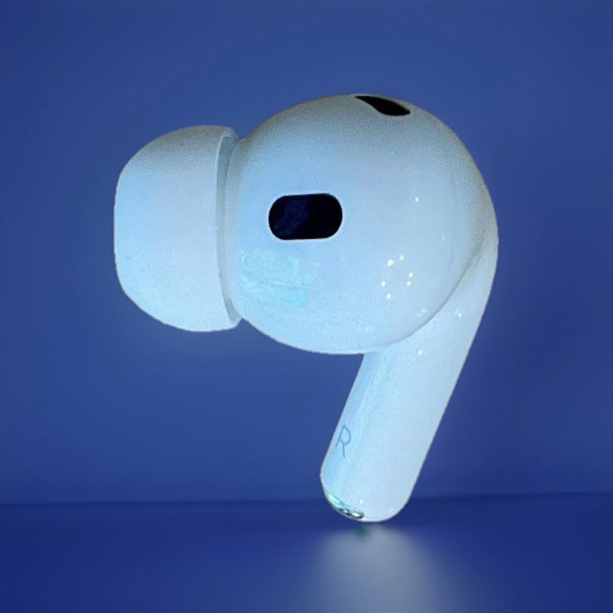 Apple AirPods Pro 2 USB-C right AirPod A3047 top view